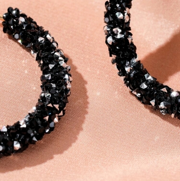 *Chrissy* Black Sparkling Earrings - Picture 4 of 4